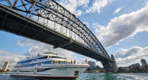 Kreuzfahrt unter der Sydney Harbour Bridge